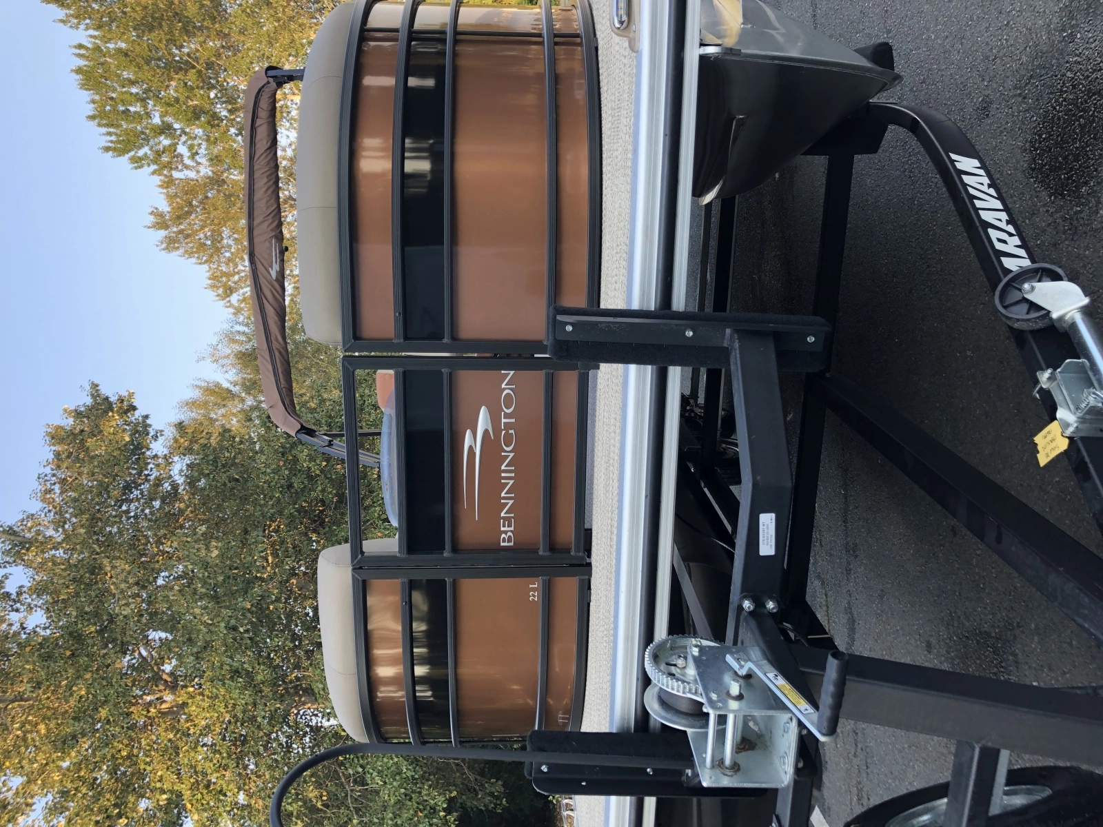 2023 Bennington 22 LSB