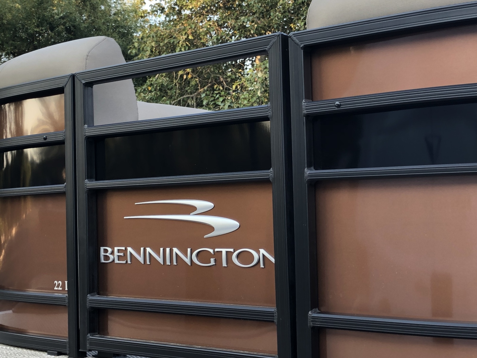 2023 Bennington 22 LSB
