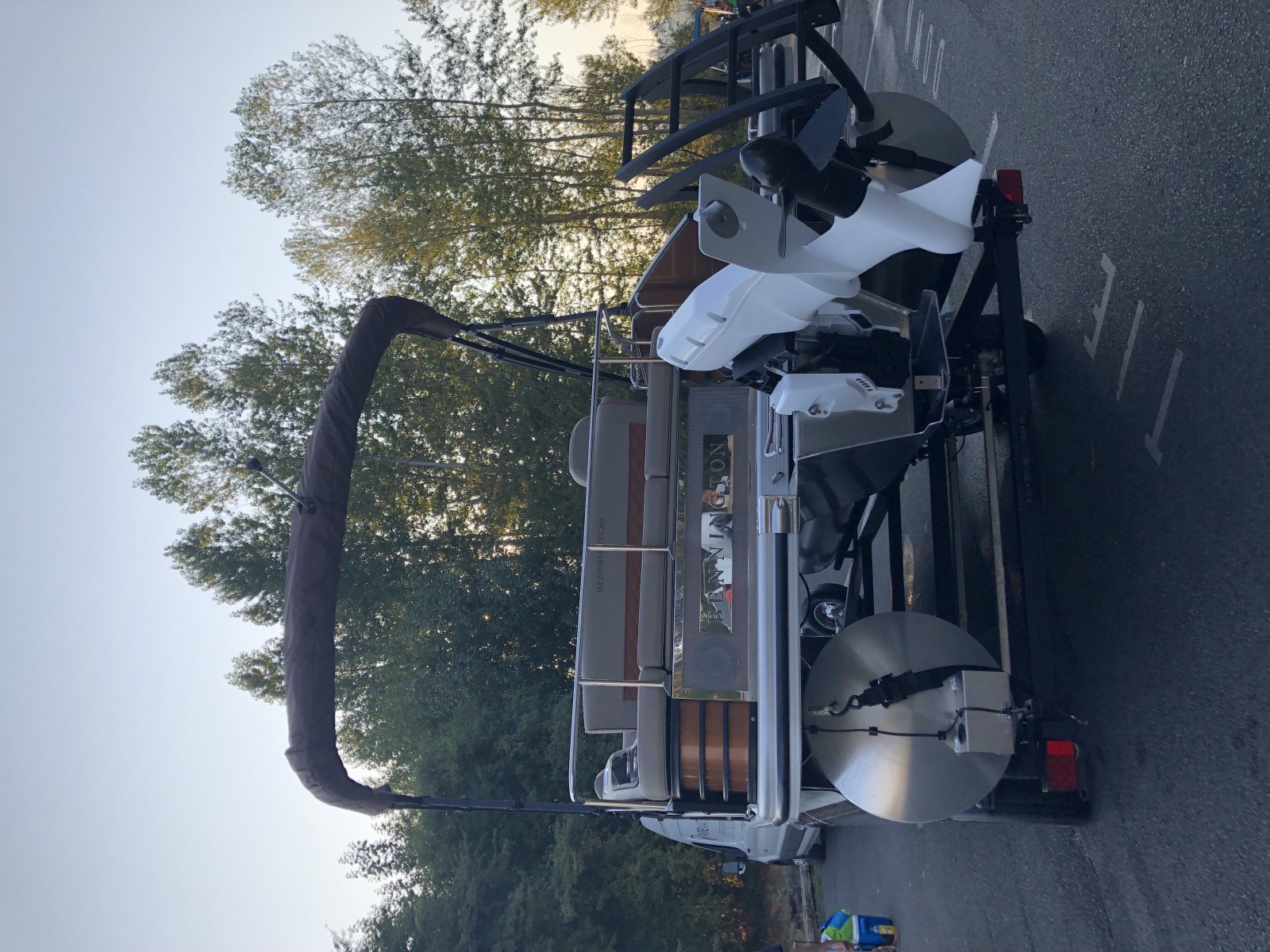 2023 Bennington 22 LSB