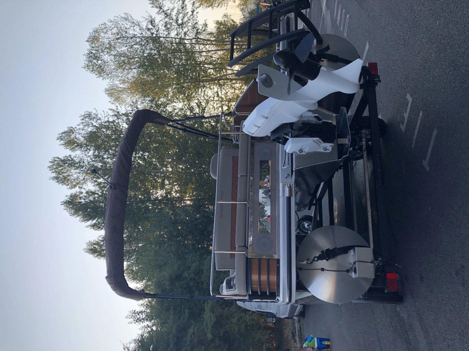 2023 Bennington 22 LSB