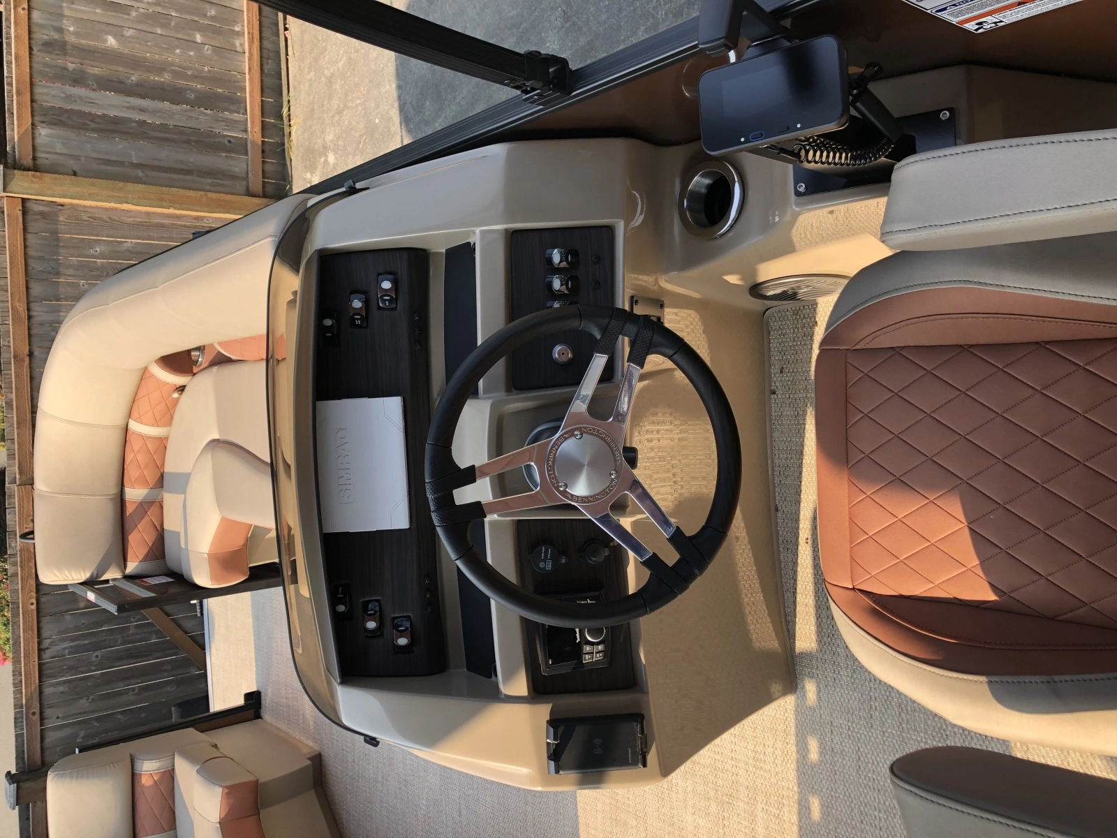 2023 Bennington 22 LSB