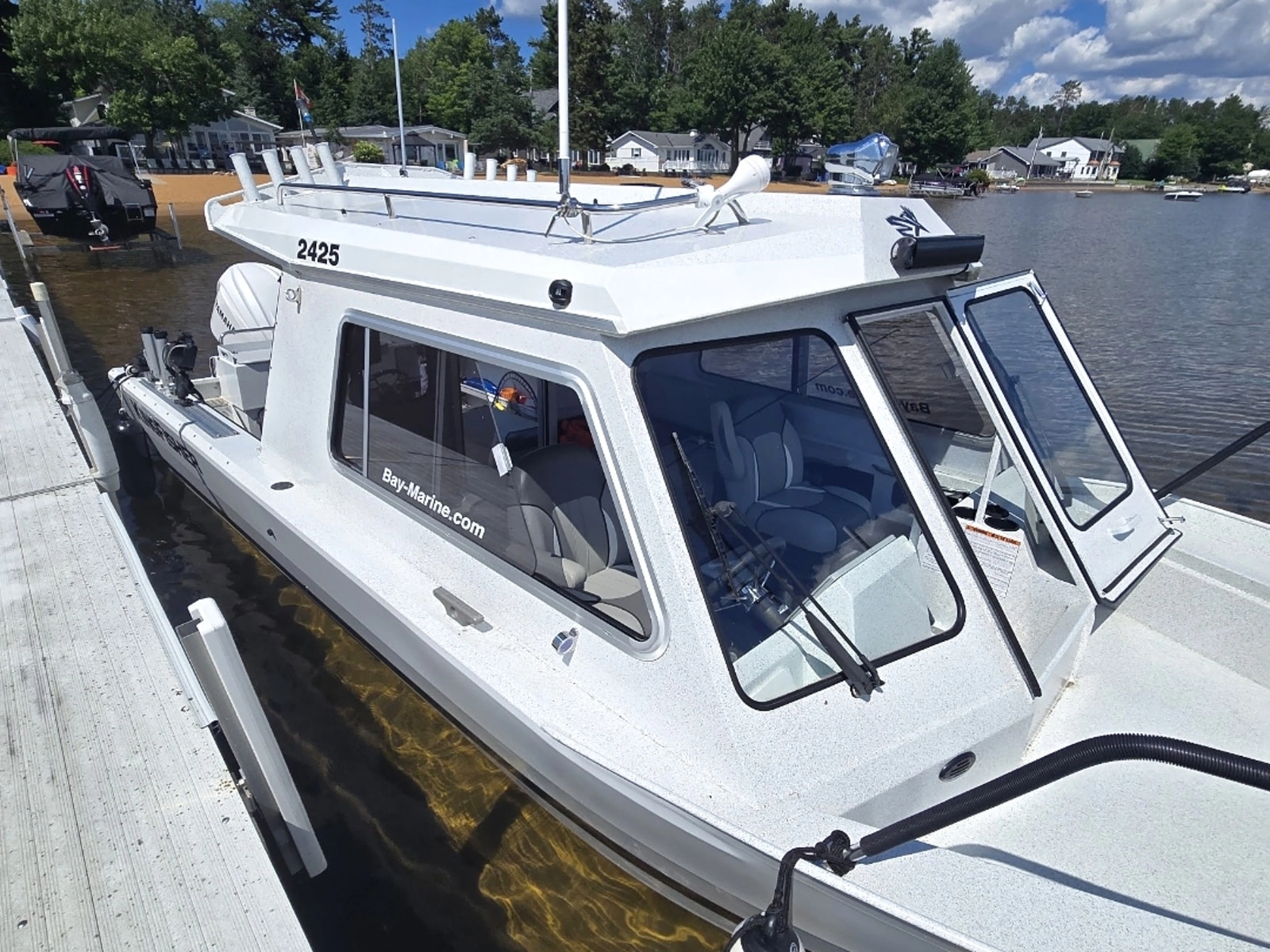 2024 KingFisher 2425 Escape HT