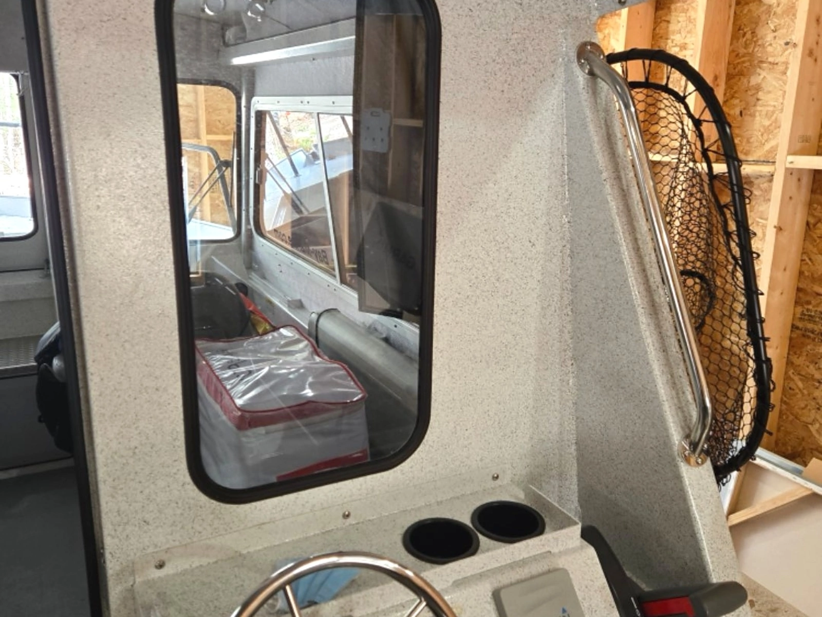 2024 KingFisher 2425 Escape HT