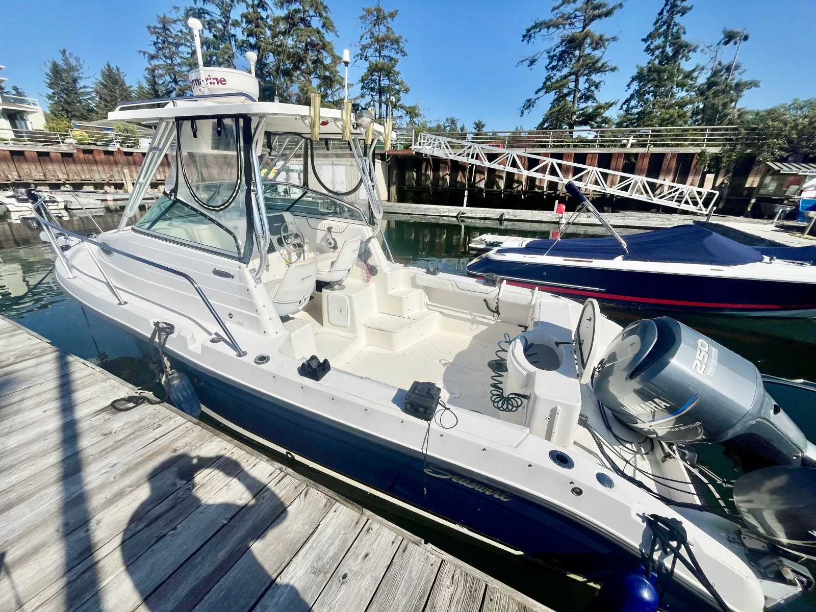 2007 Seaswirl Striper 2301