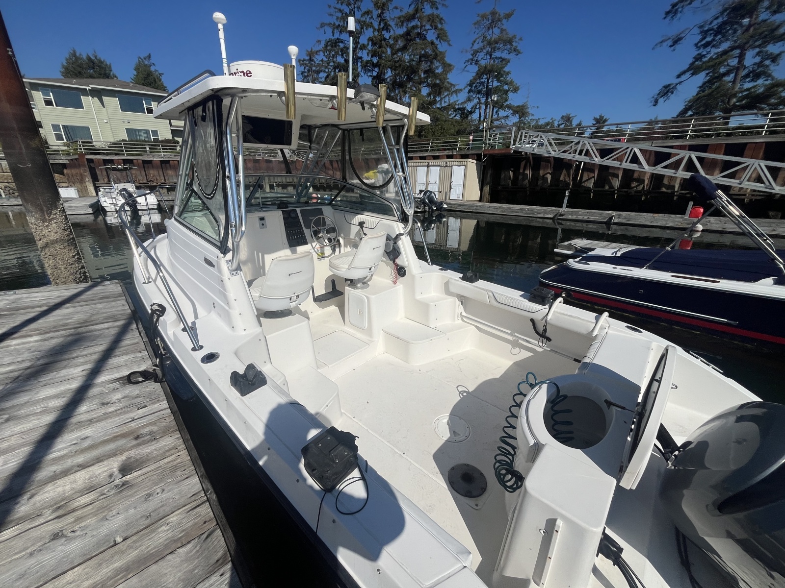 2007 Seaswirl Striper 2301