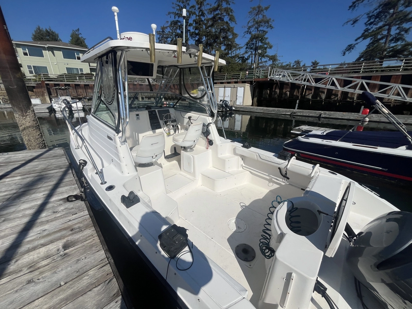 2007 Seaswirl Striper 2301