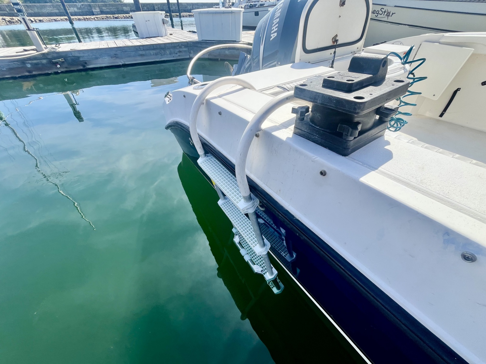 2007 Seaswirl Striper 2301