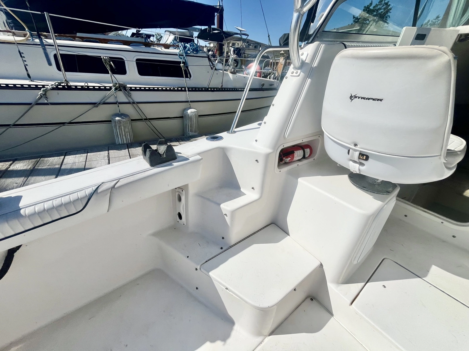 2007 Seaswirl Striper 2301