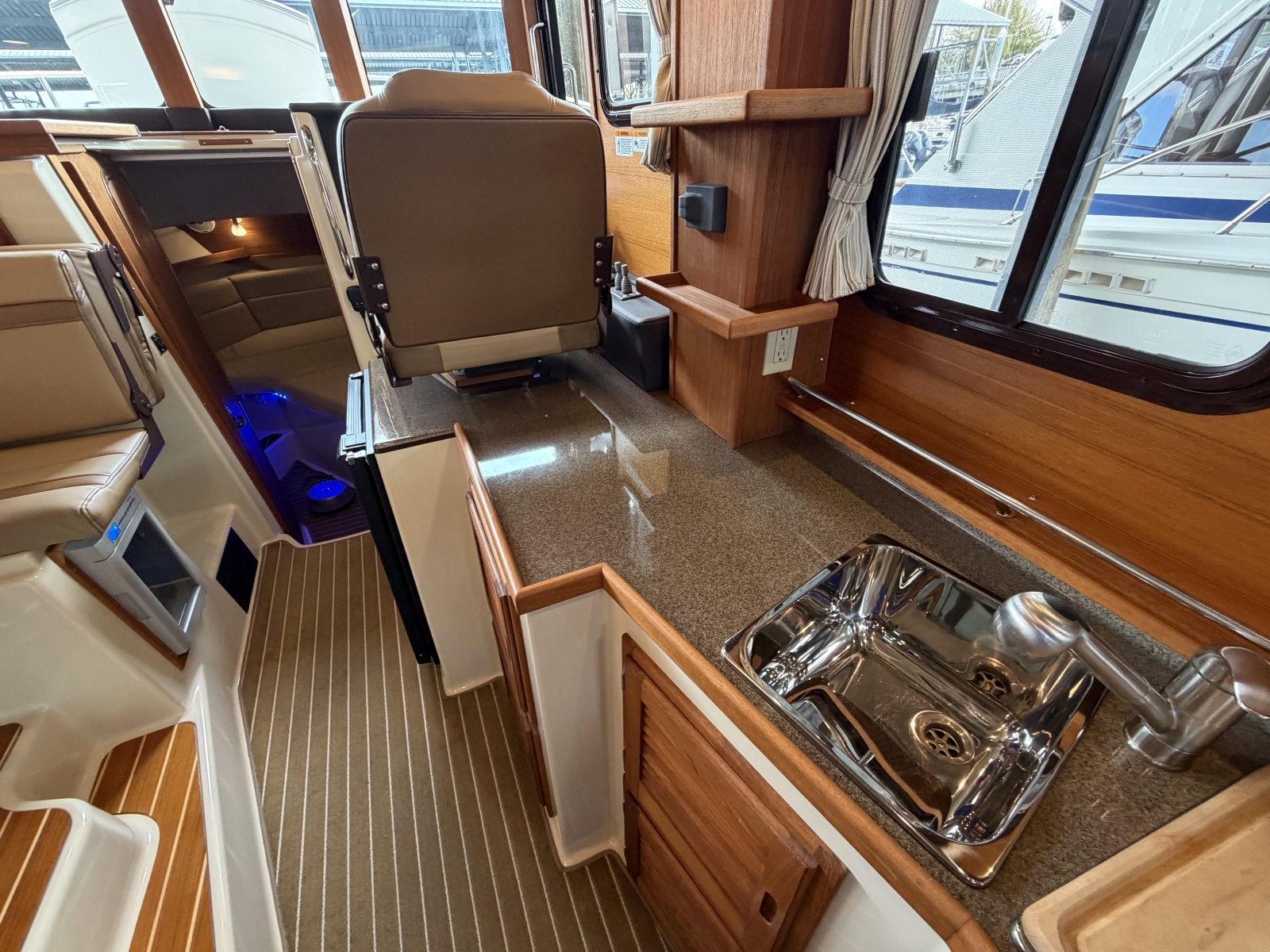 2021 Ranger Tugs R-31 CB