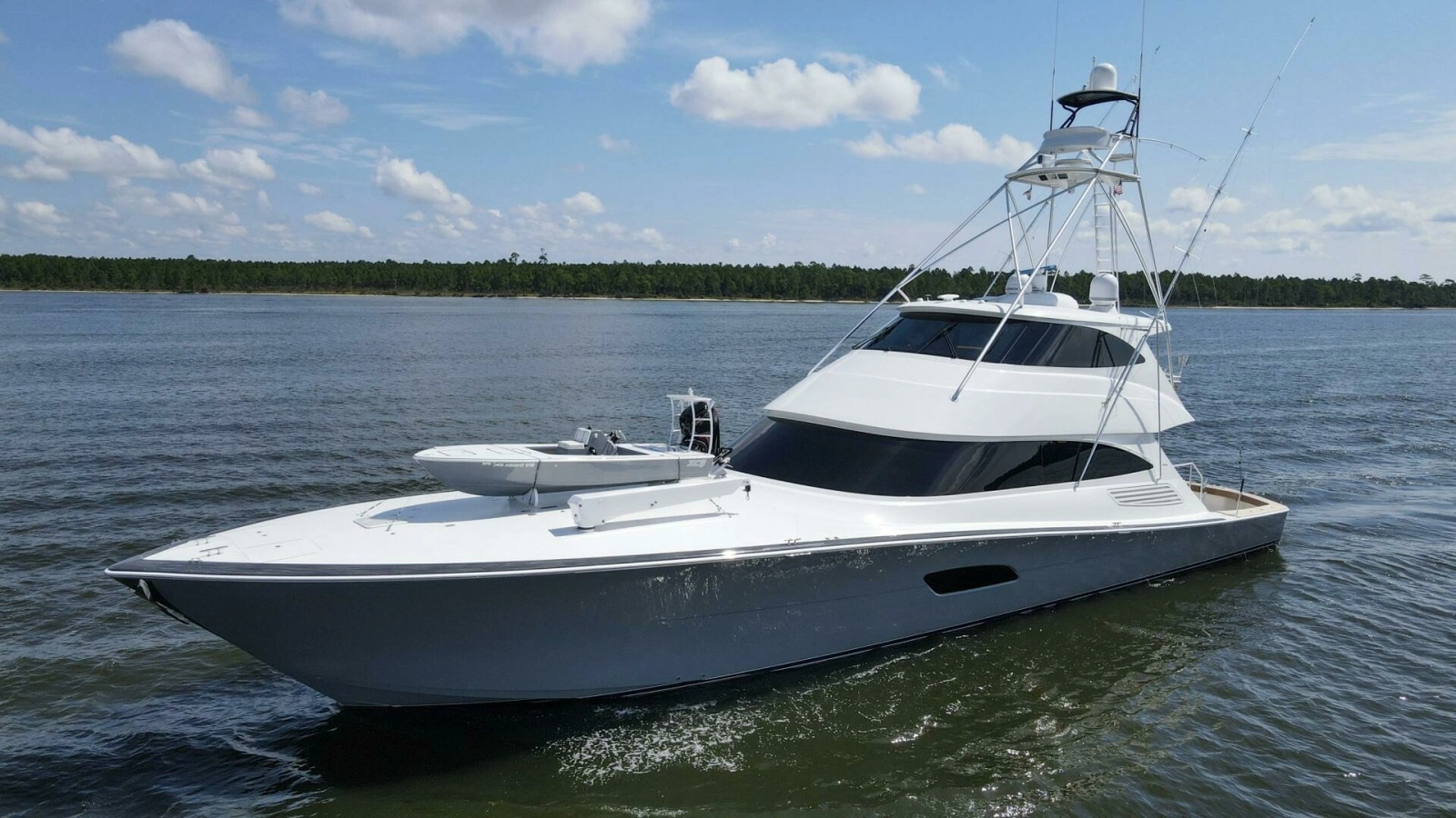 2016 92 Viking Enclosed Bridge Touche Exterior (8)