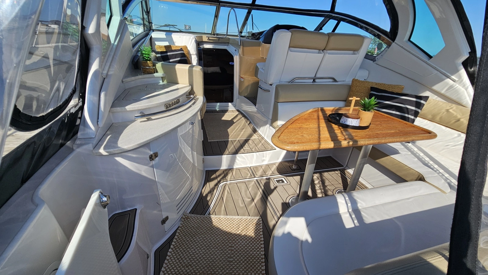 2011 Four Winns V355