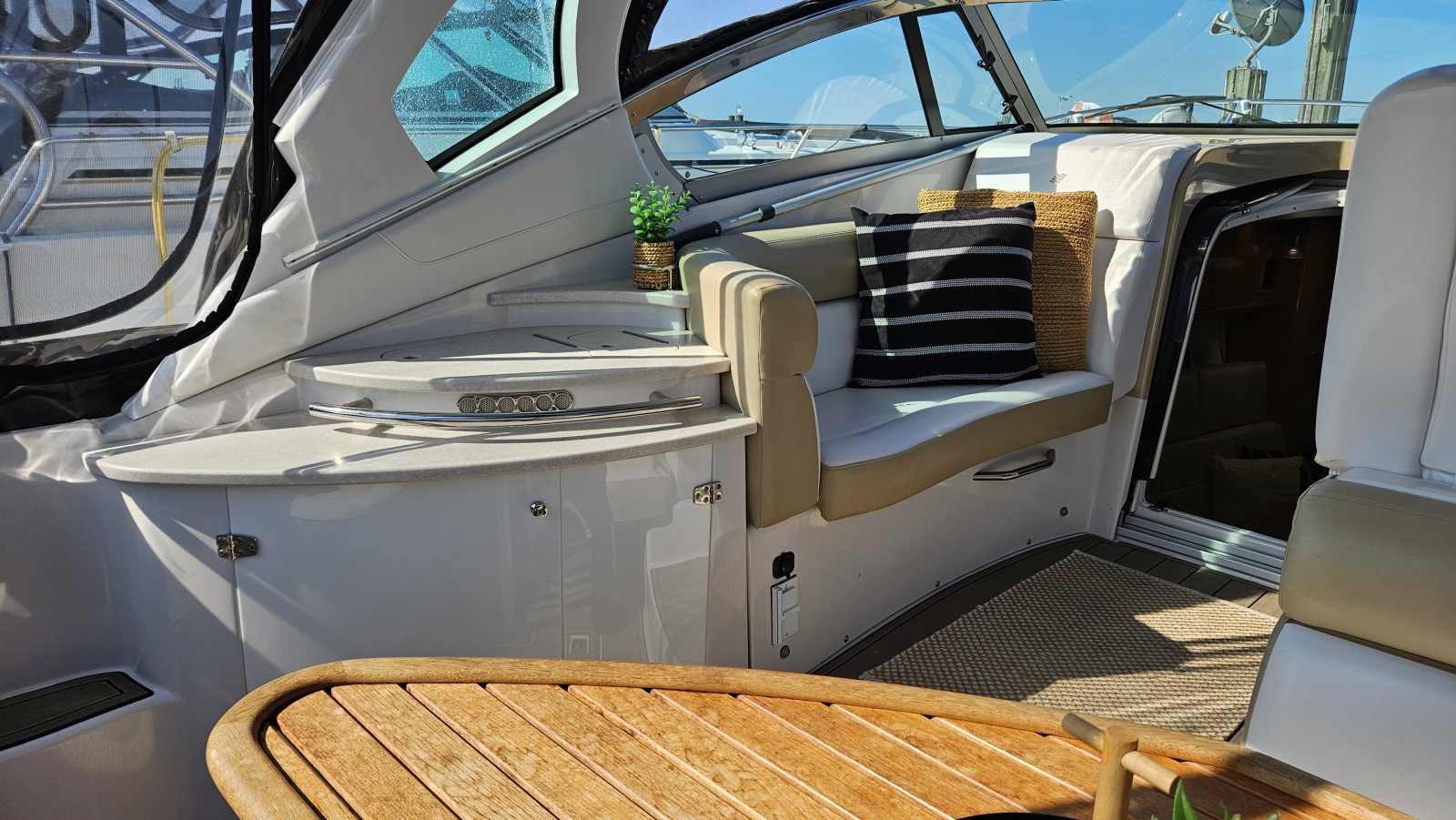 2011 Four Winns V355