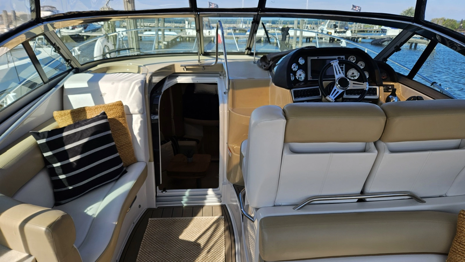 2011 Four Winns V355