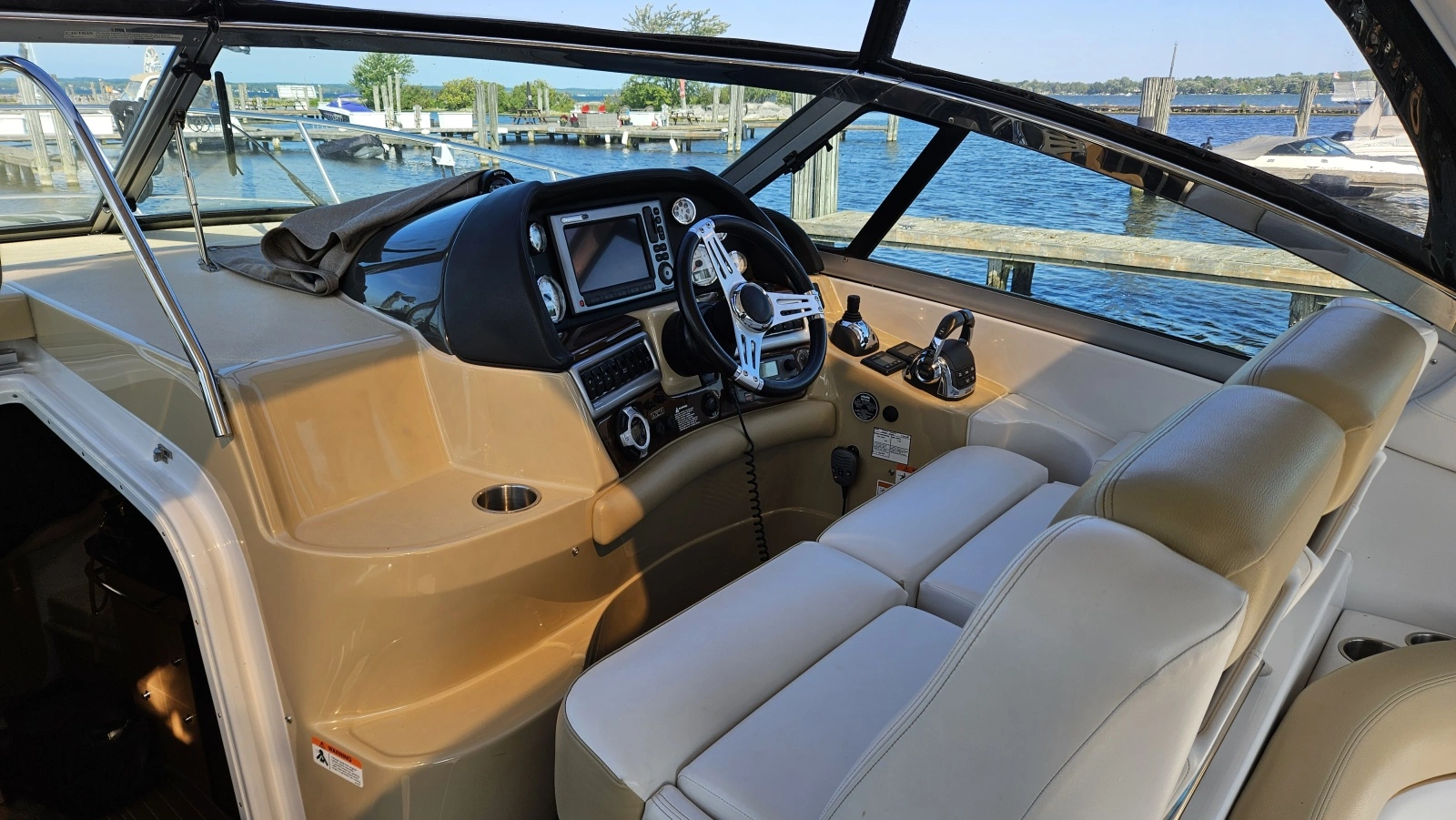 2011 Four Winns V355