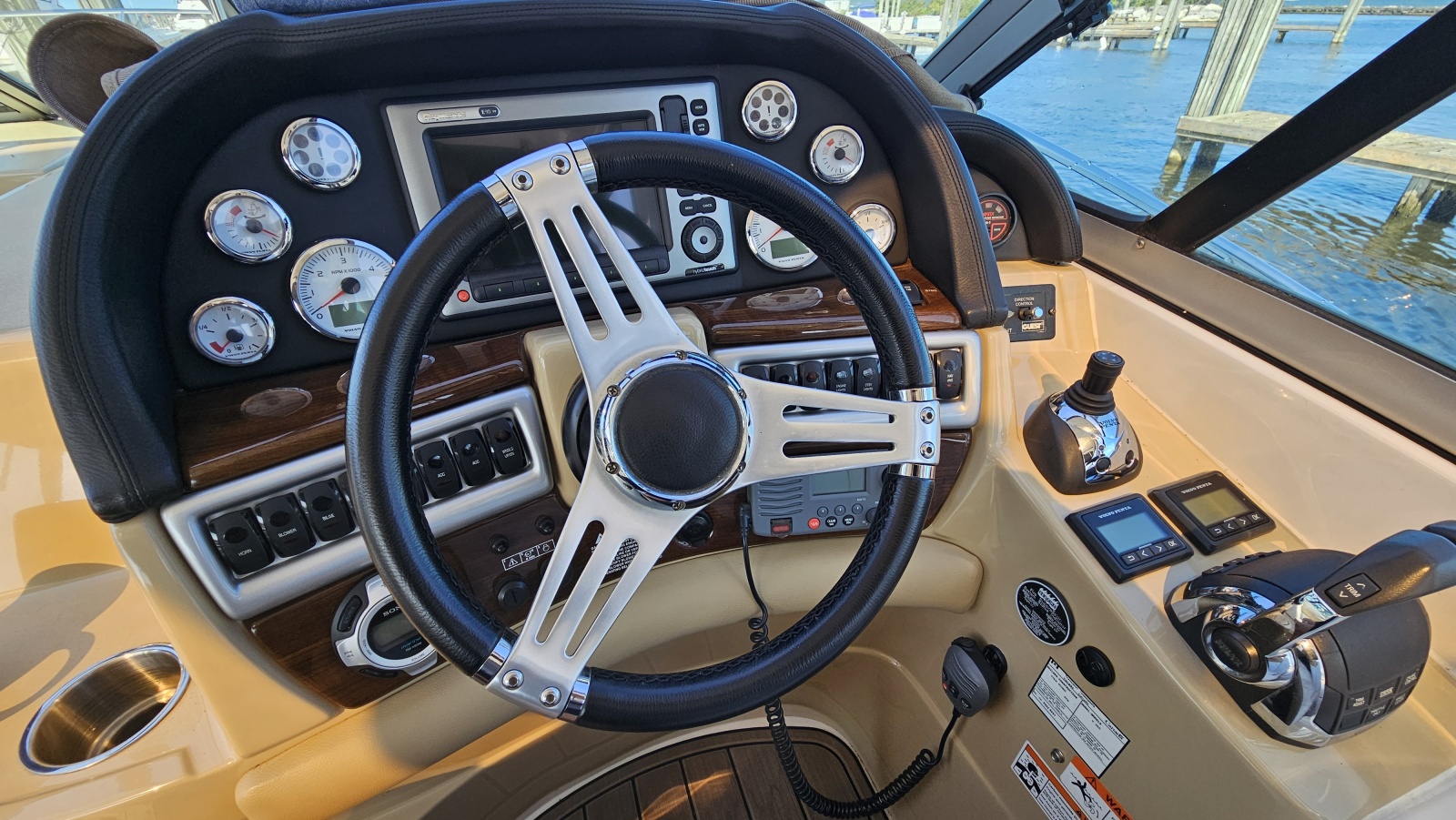2011 Four Winns V355