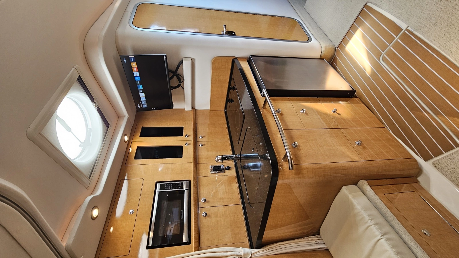 2011 Four Winns V355
