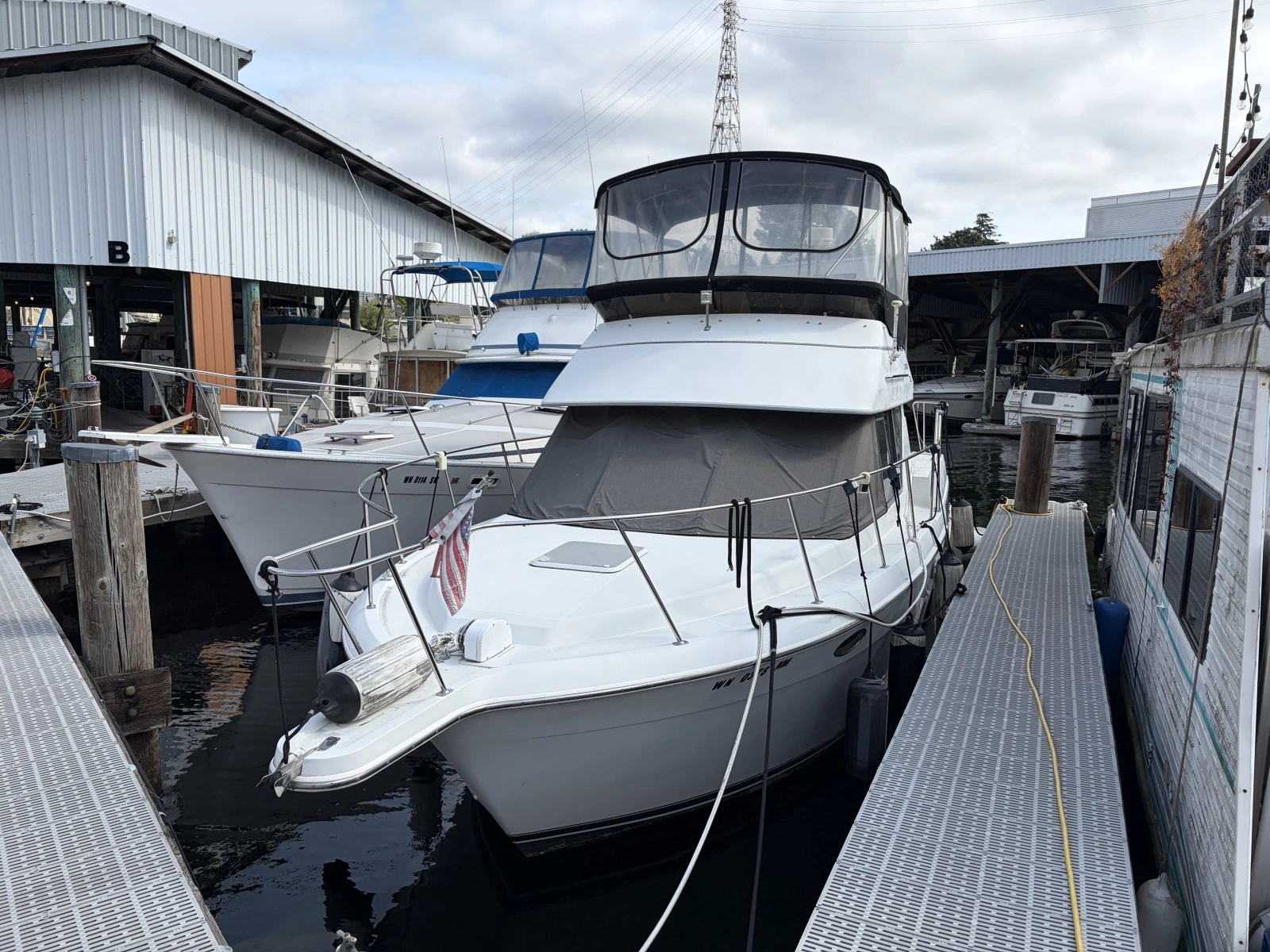 1996 Carver 325 Aft Cabin Motor Yacht