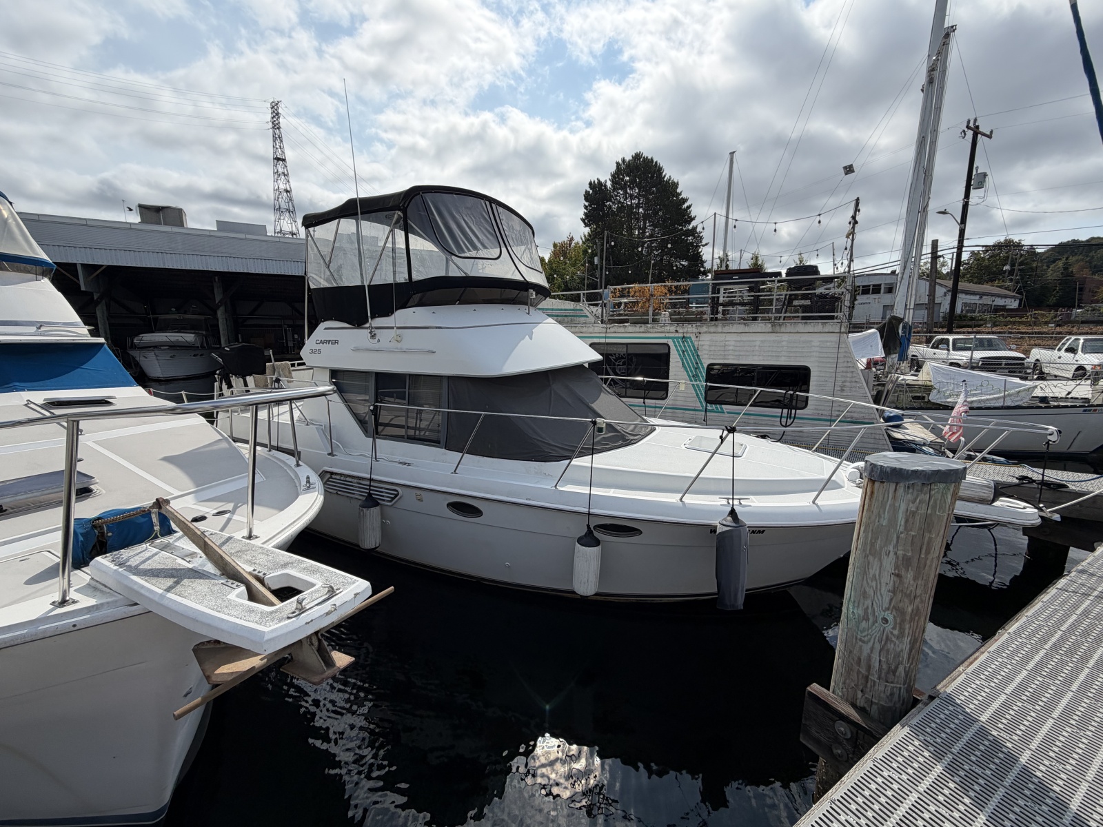 1996 Carver 325 Aft Cabin Motor Yacht