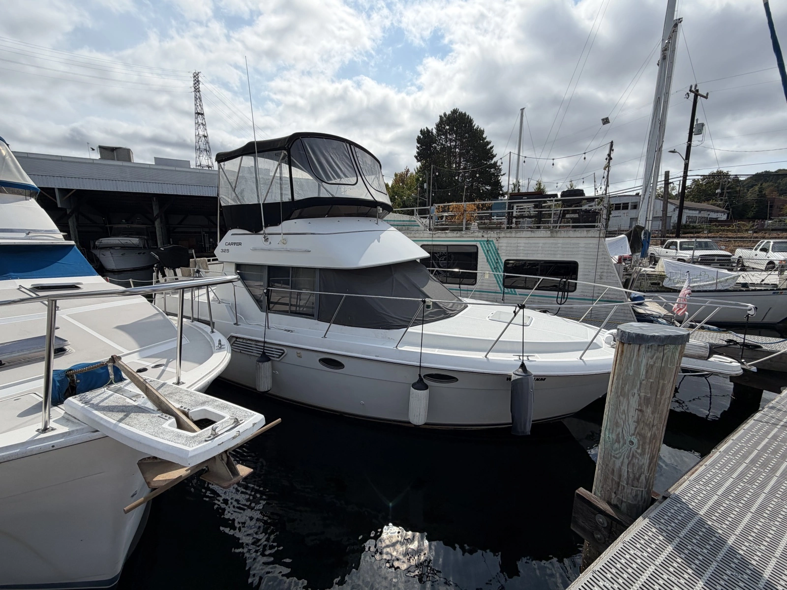 1996 Carver 325 Aft Cabin Motor Yacht