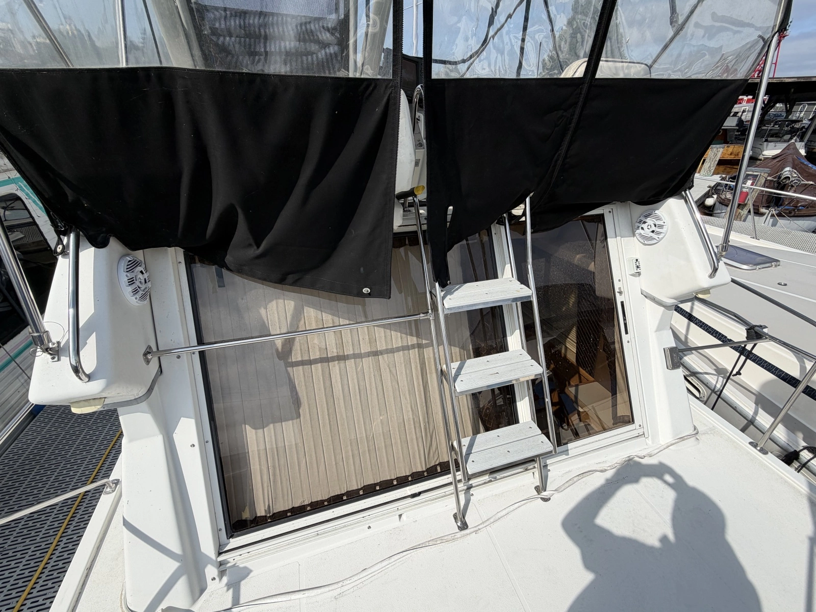 1996 Carver 325 Aft Cabin Motor Yacht