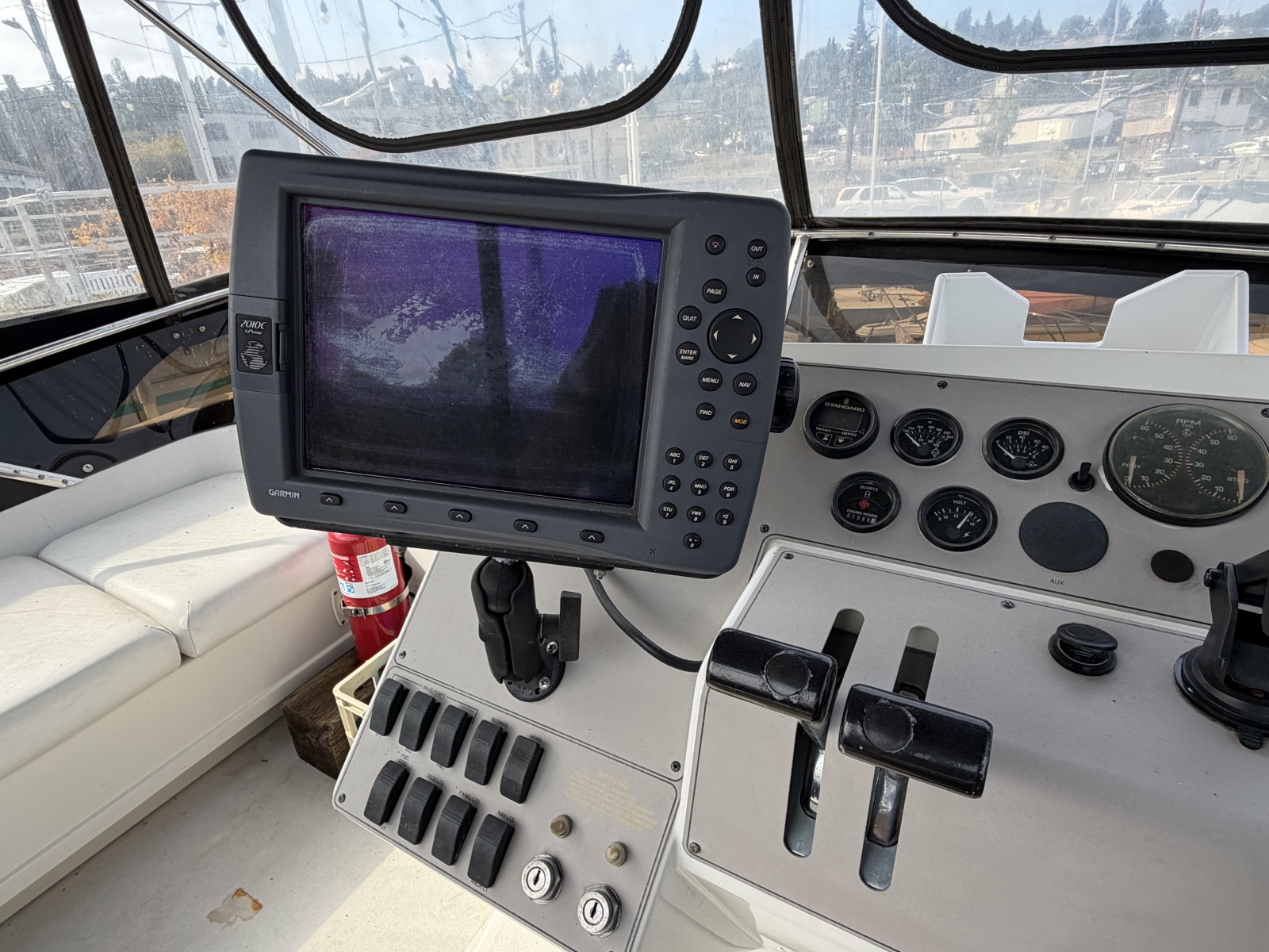 1996 Carver 325 Aft Cabin Motor Yacht