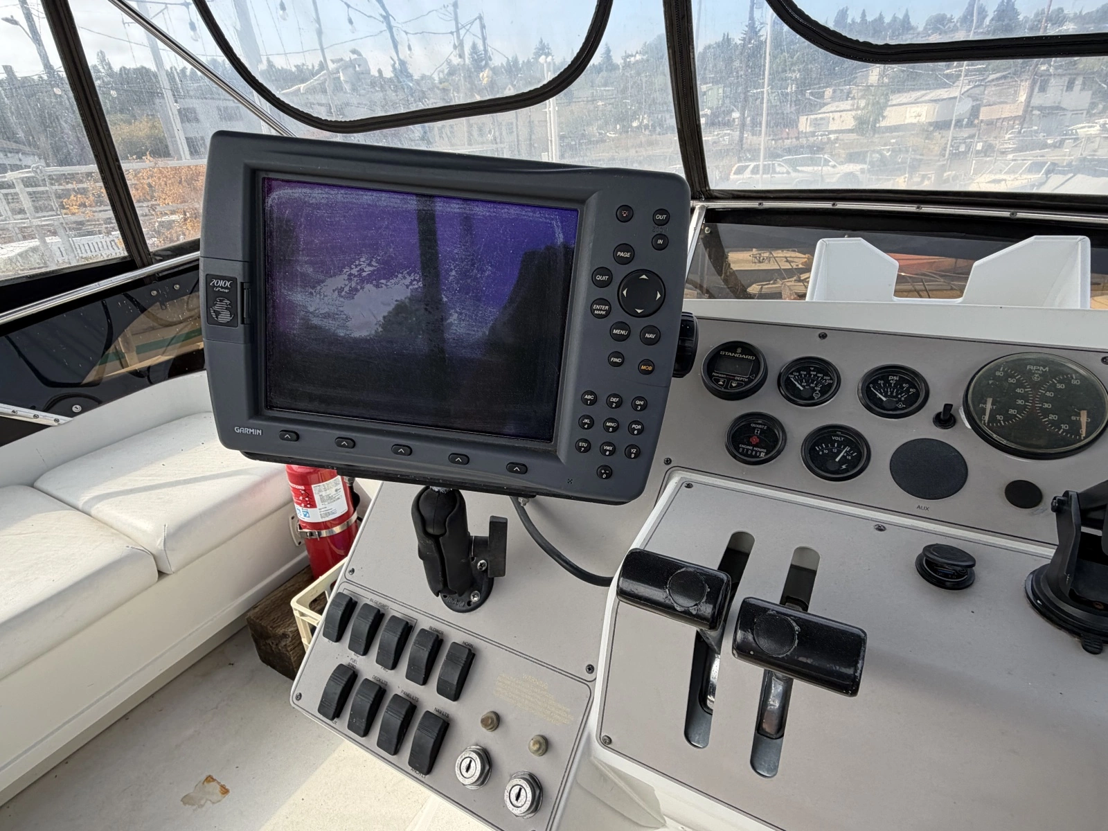 1996 Carver 325 Aft Cabin Motor Yacht
