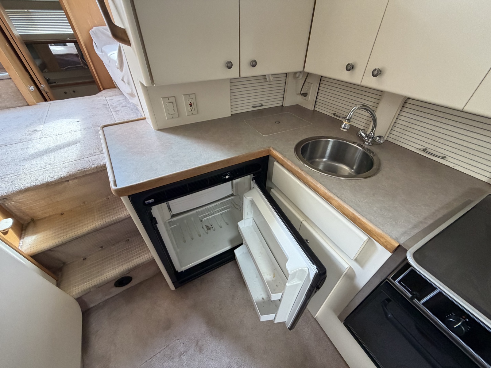 1996 Carver 325 Aft Cabin Motor Yacht