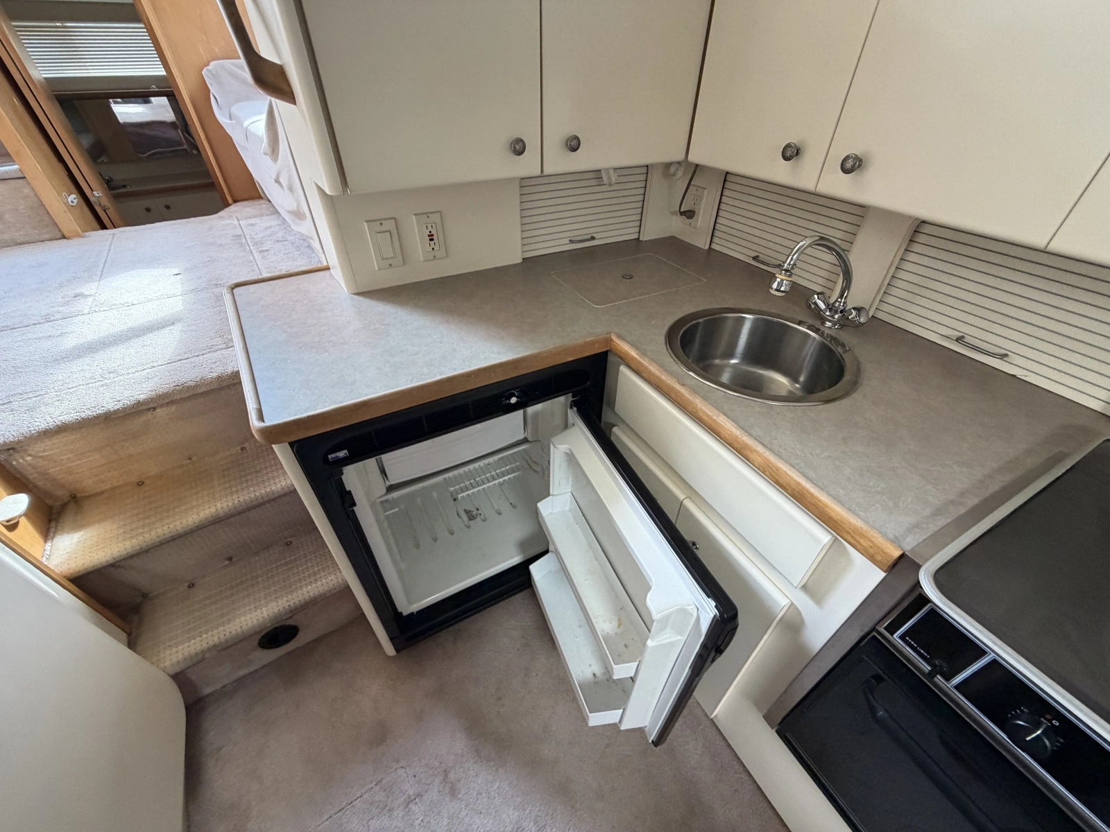 1996 Carver 325 Aft Cabin Motor Yacht