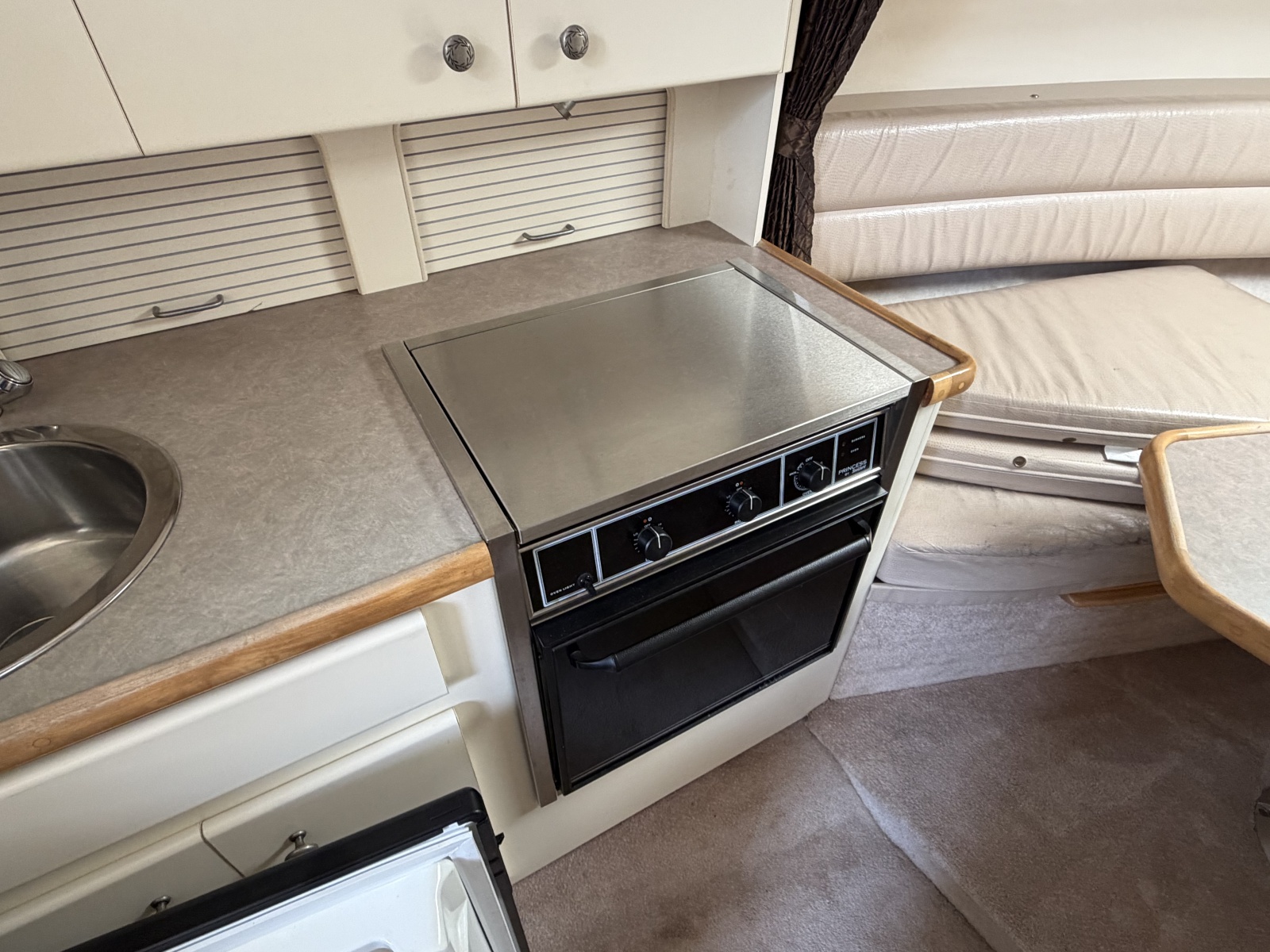 1996 Carver 325 Aft Cabin Motor Yacht