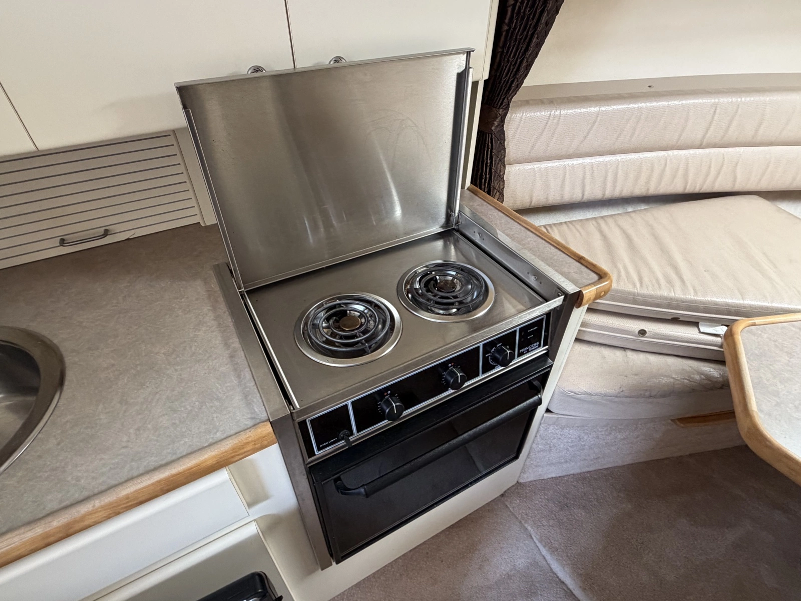 1996 Carver 325 Aft Cabin Motor Yacht