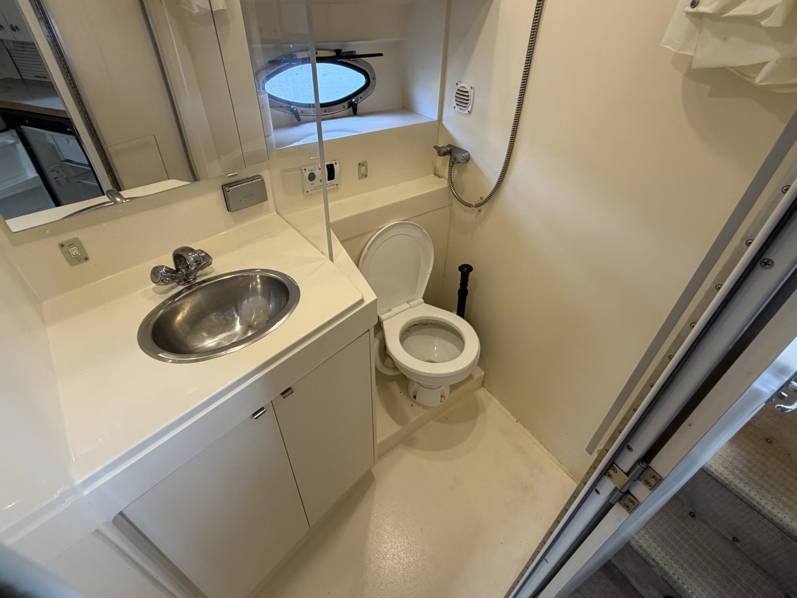 1996 Carver 325 Aft Cabin Motor Yacht
