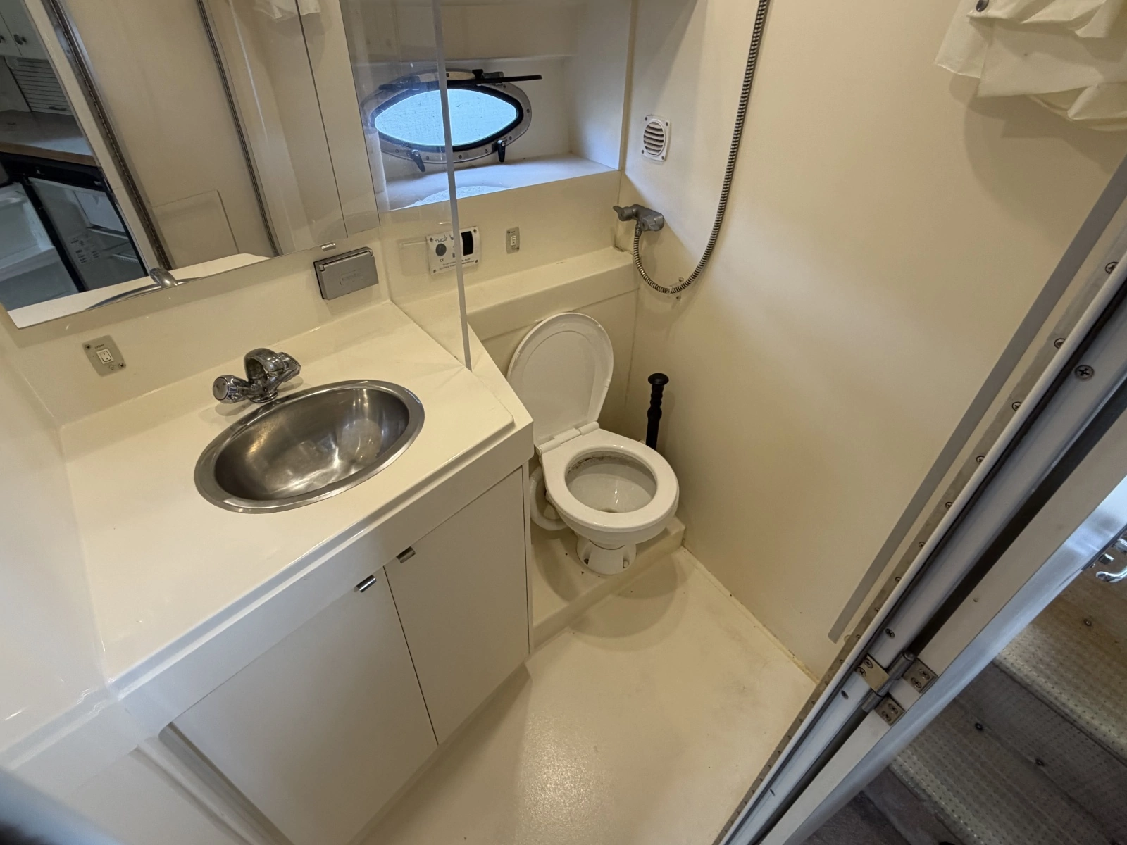 1996 Carver 325 Aft Cabin Motor Yacht