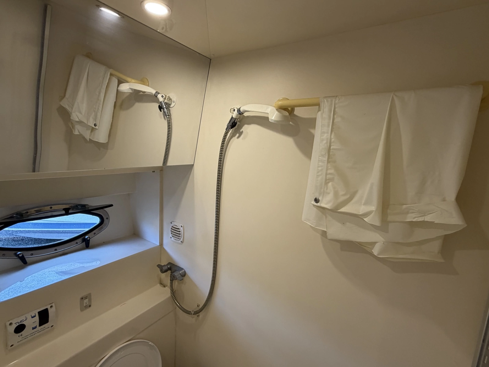 1996 Carver 325 Aft Cabin Motor Yacht