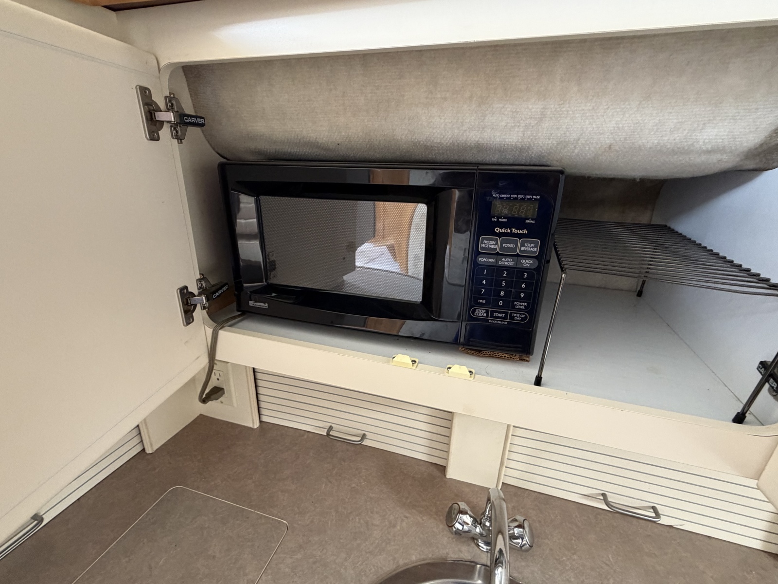 1996 Carver 325 Aft Cabin Motor Yacht