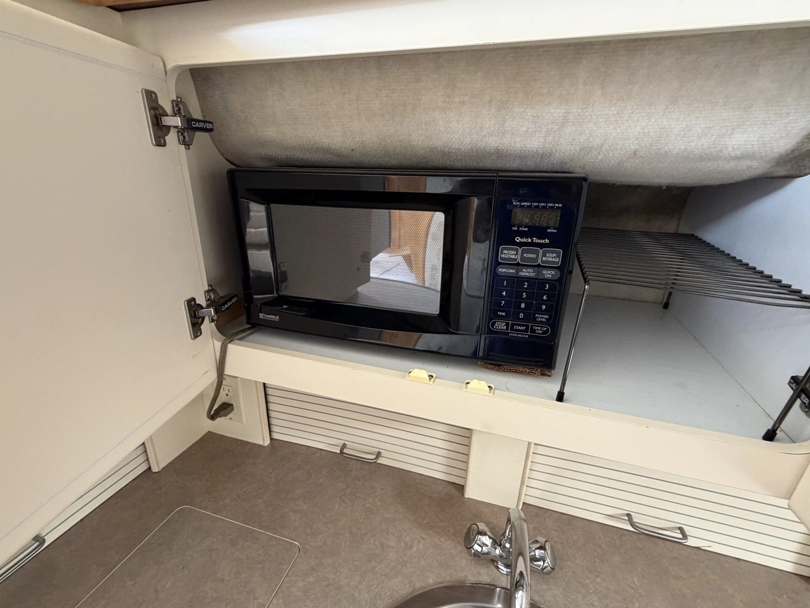 1996 Carver 325 Aft Cabin Motor Yacht