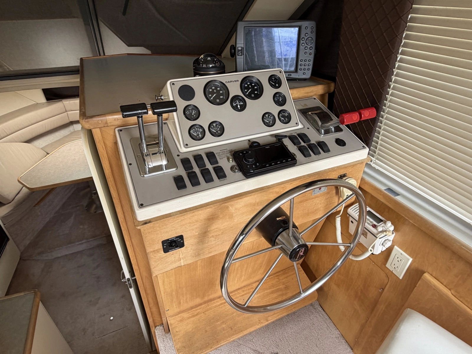 1996 Carver 325 Aft Cabin Motor Yacht