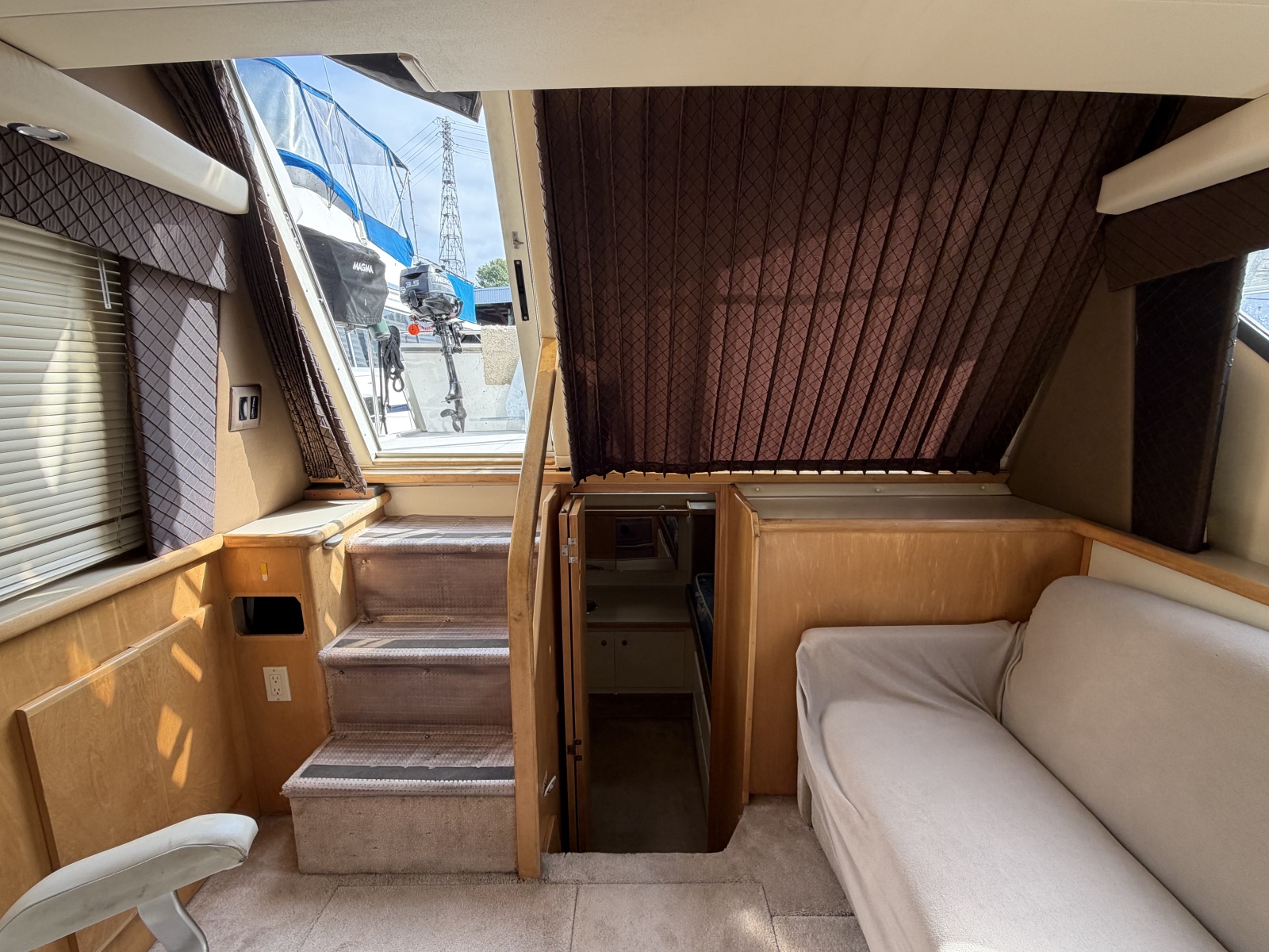 1996 Carver 325 Aft Cabin Motor Yacht