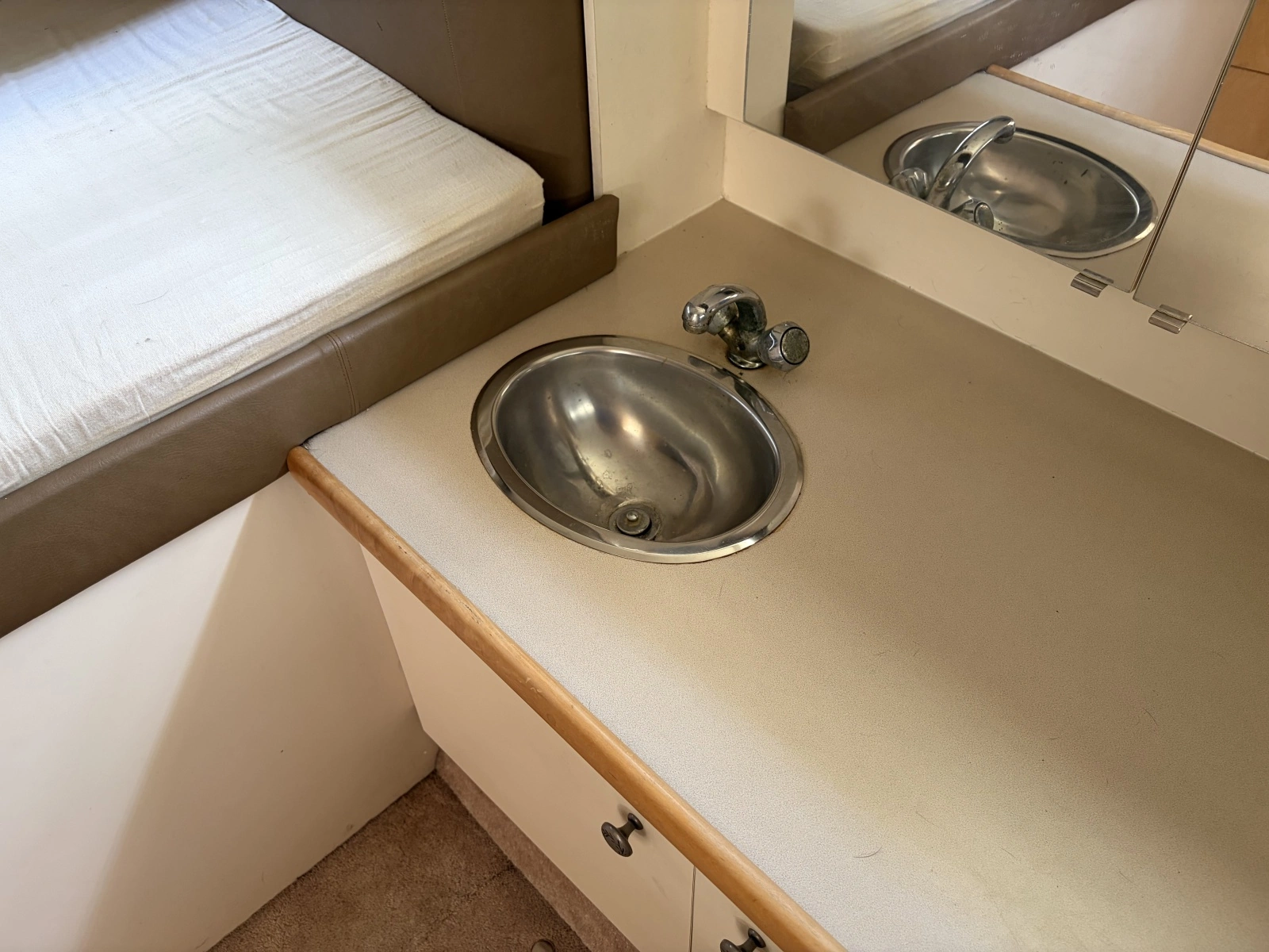 1996 Carver 325 Aft Cabin Motor Yacht