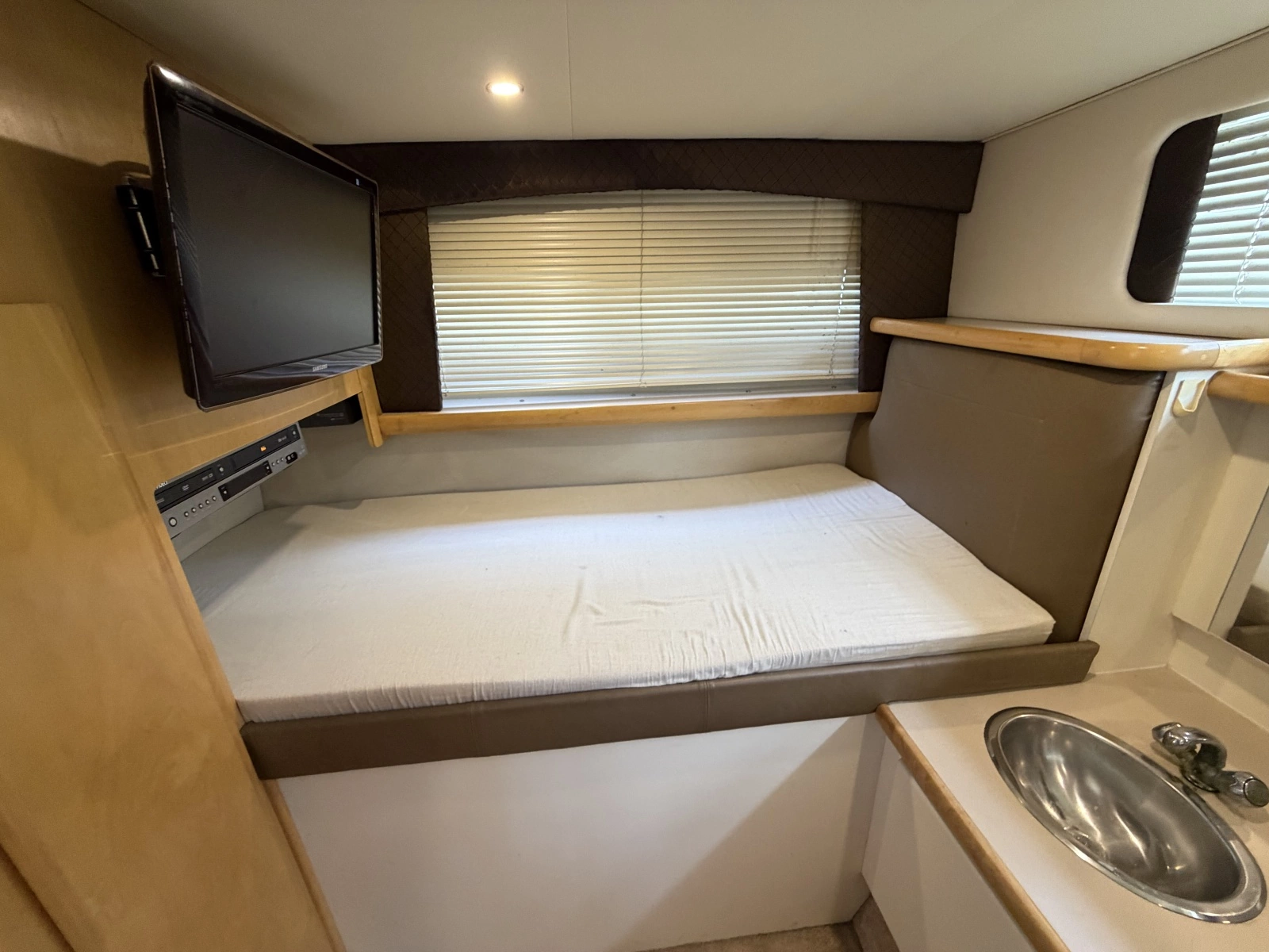 1996 Carver 325 Aft Cabin Motor Yacht