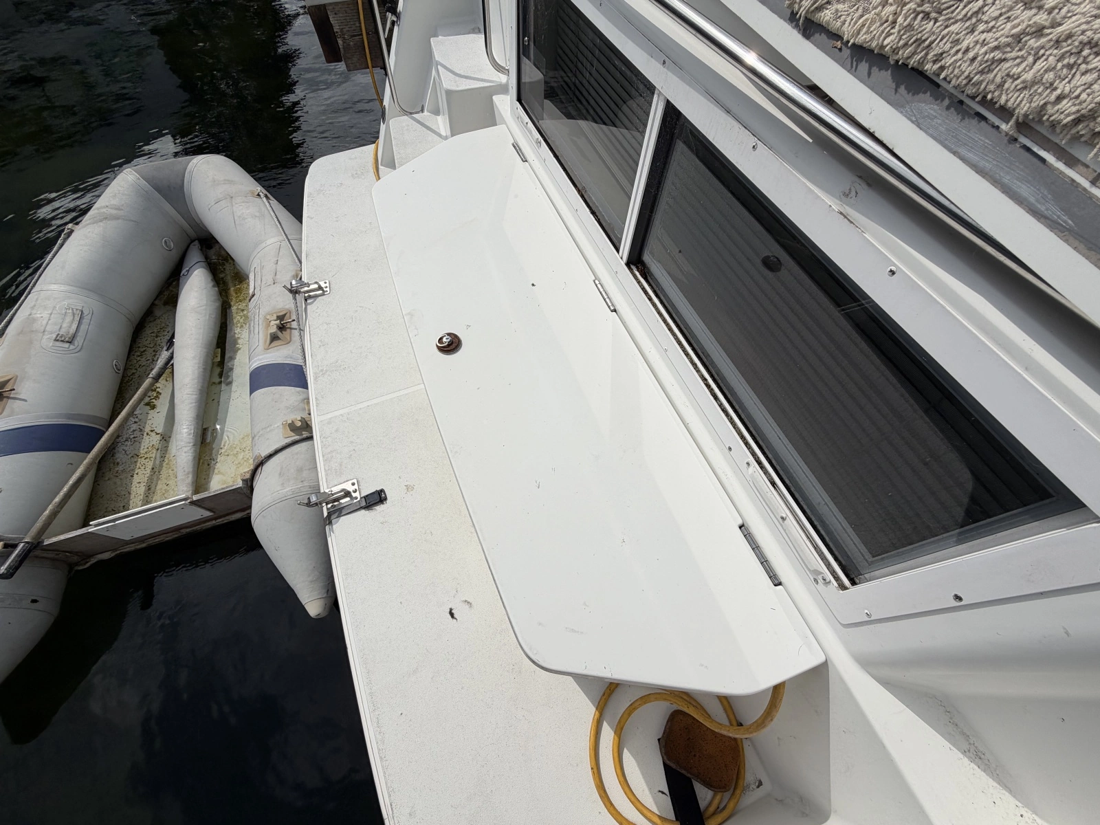 1996 Carver 325 Aft Cabin Motor Yacht