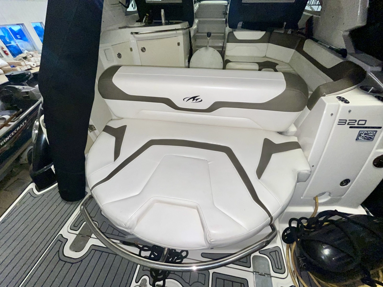 2012 Monterey 320 Sport Yacht 32