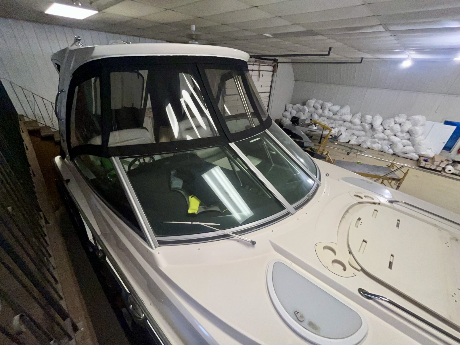 2012 Monterey 320 Sport Yacht 32