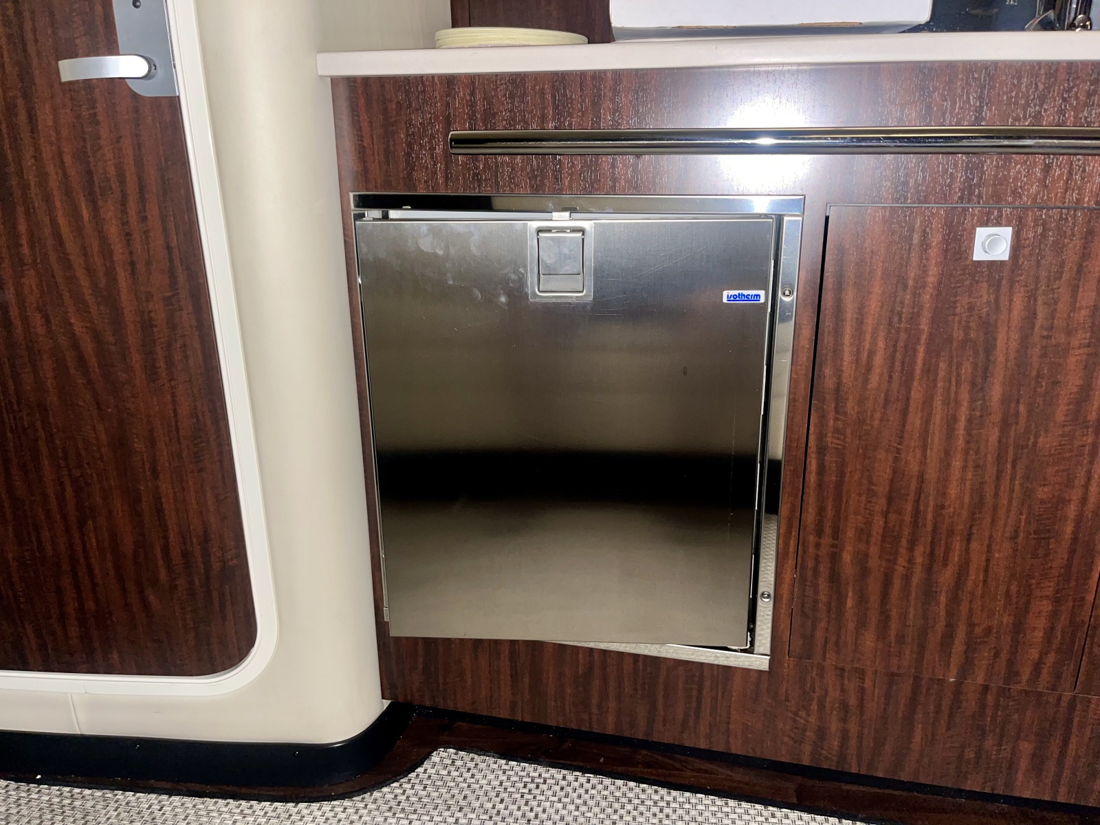 2012 Monterey 320 Sport Yacht 32