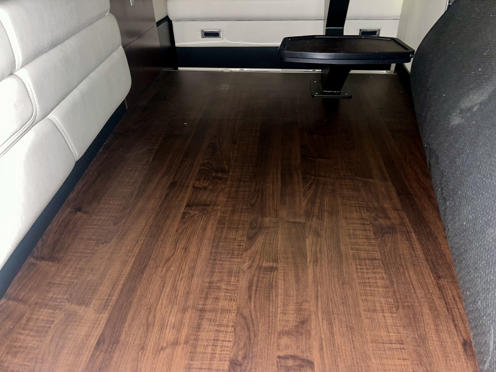 2012 Monterey 320 Sport Yacht 32
