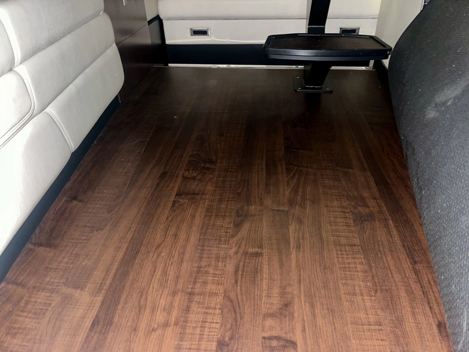 2012 Monterey 320 Sport Yacht 32