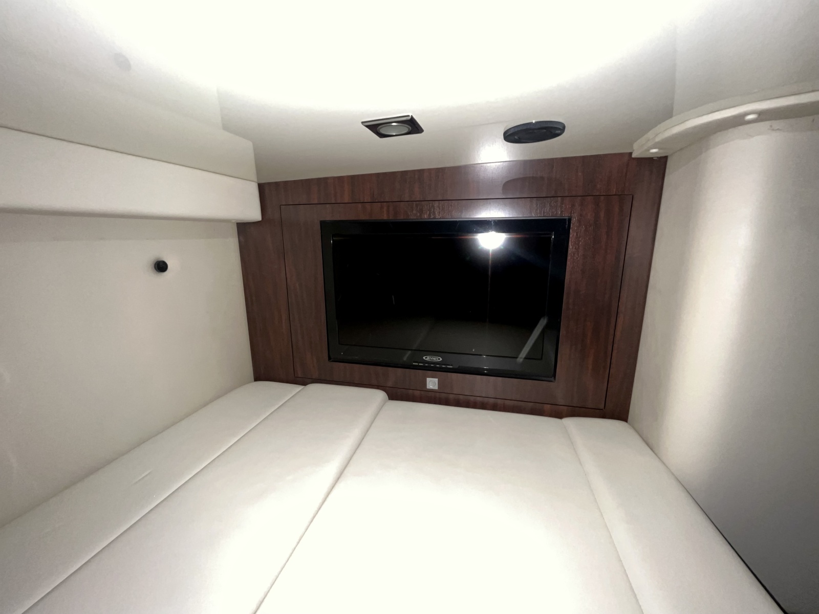 2012 Monterey 320 Sport Yacht 32