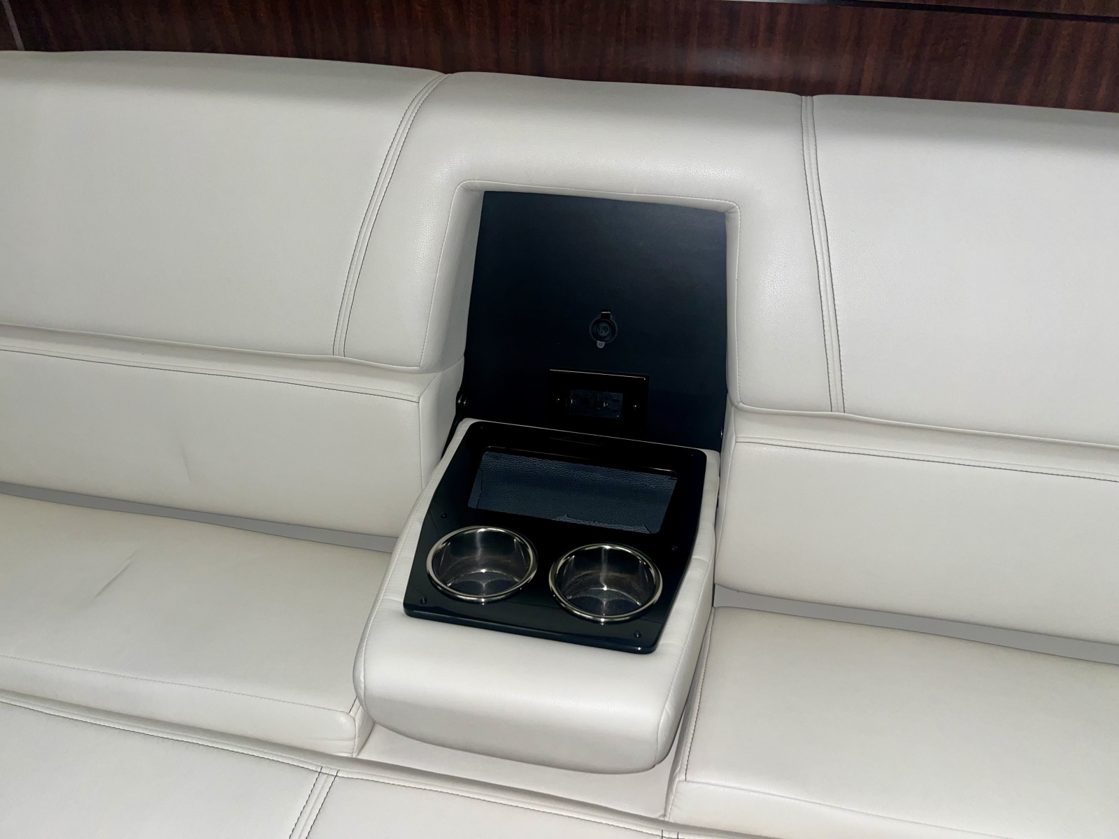 2012 Monterey 320 Sport Yacht 32