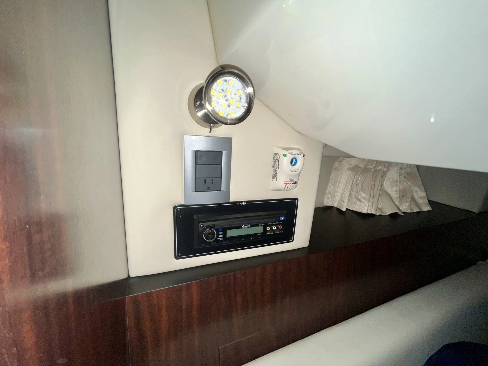 2012 Monterey 320 Sport Yacht 32