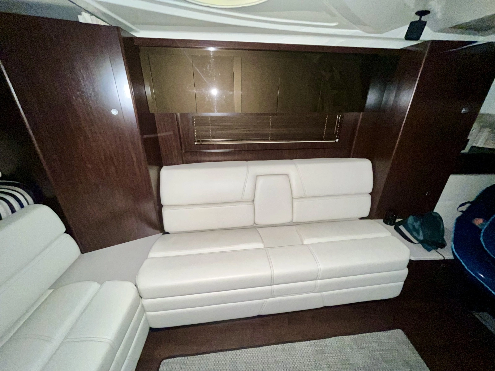 2012 Monterey 320 Sport Yacht 32