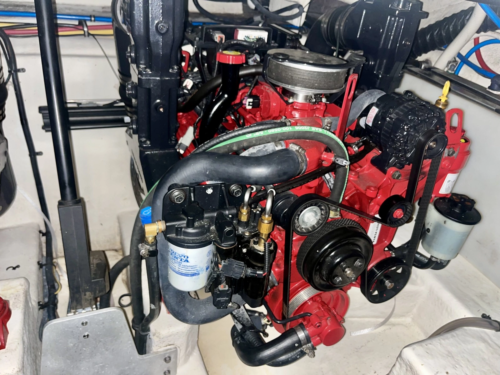 2012 Monterey 320 Sport Yacht 32